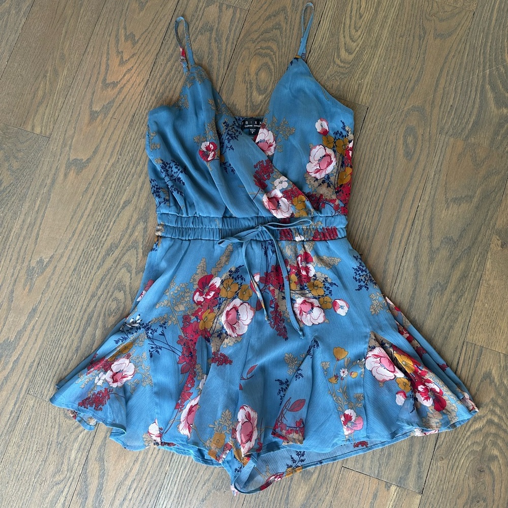 Beautiful floral romper- size small